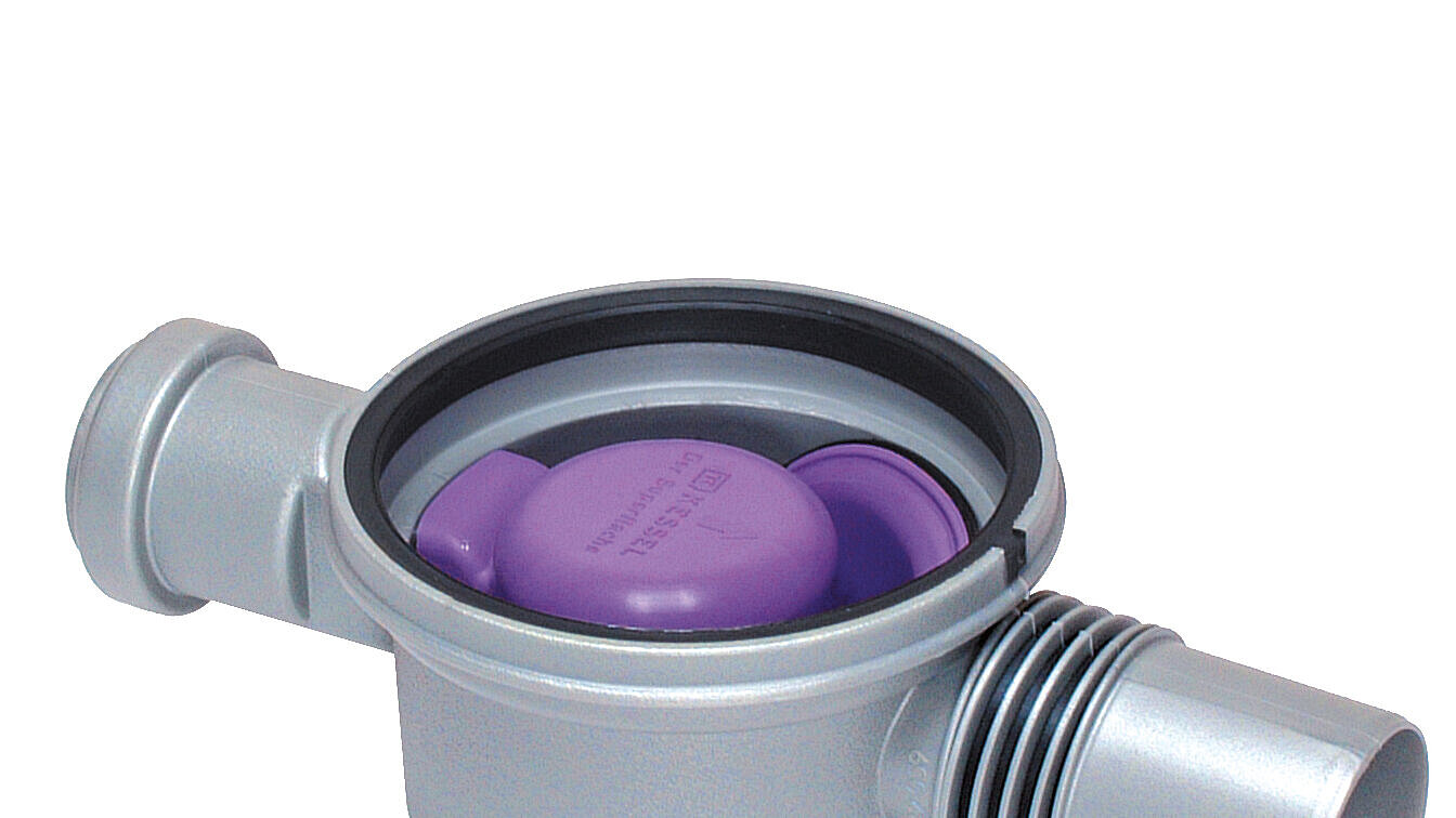 Przymocowana uszczelka między korpusem i nasadą Przymocowana uszczelka między korpusem i nasadą