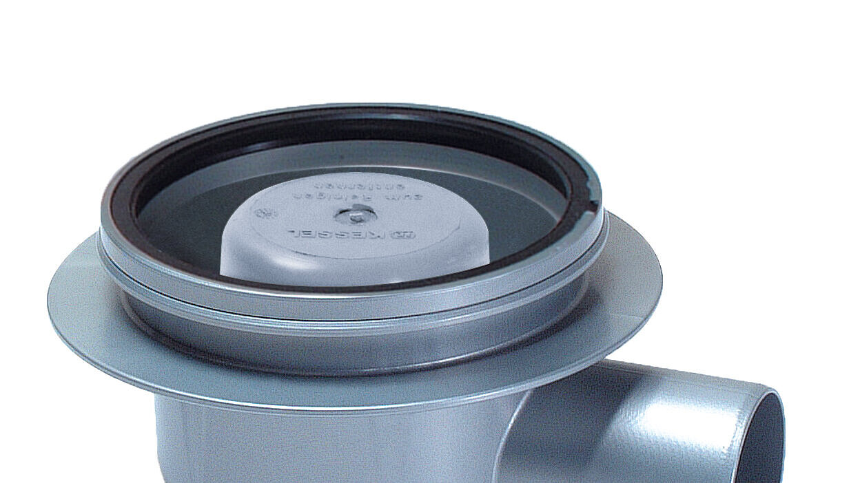 We wpuście łazienkowym Classic uszczelka wargowa jest na stałe połączona z korpusem We wpuście łazienkowym Classic uszczelka wargowa jest na stałe połączona z korpusem